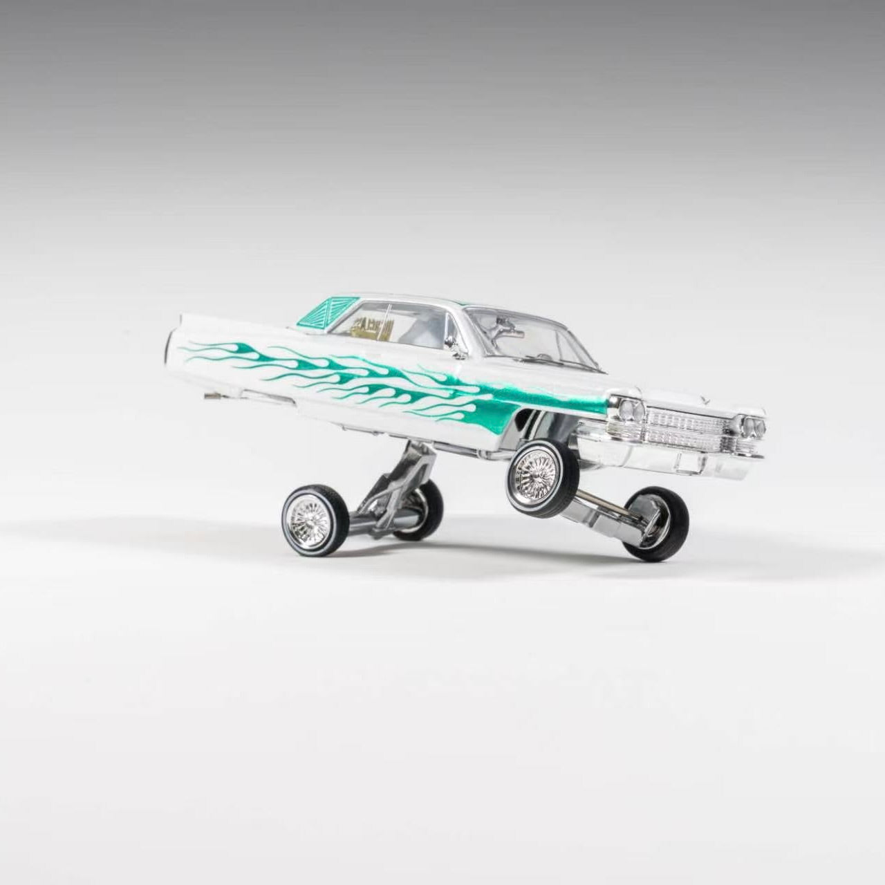 97m 1/64 1964 キャデラック デビル ローライダー　ミニカー 97M 1:64 Cadillac Coupe DeVille 1964 Lowrider – Pearl White Flame